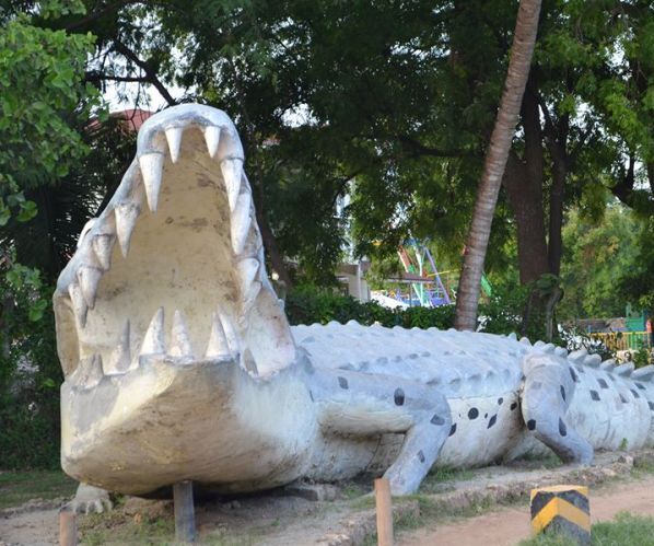 Mamba Village crocodile statue
