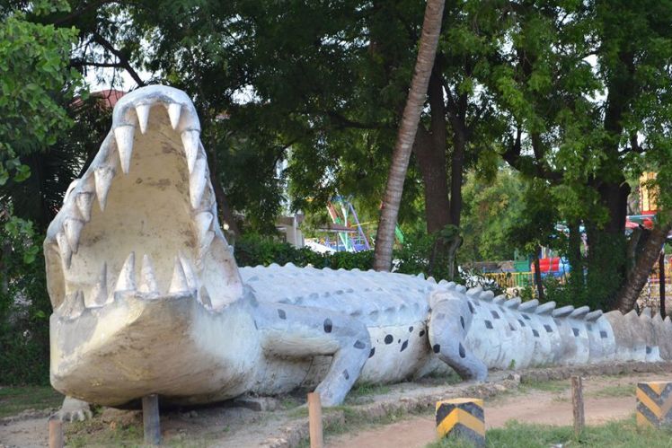 Mamba village entrance gate - Crocodile statue
