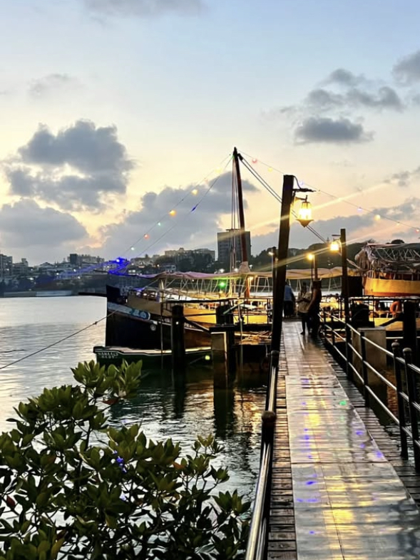 Tamarind dhow at the dock